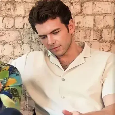 VividHose4701의 Liam Northwood