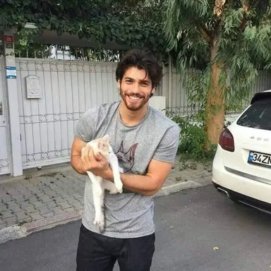 Profile image of emre