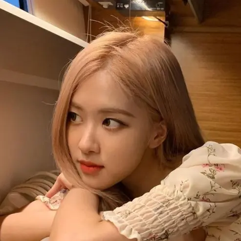 NoOneManShouldHaveAllThePower의 로제 ROSÉ