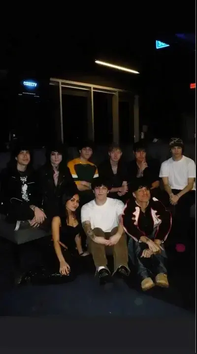 YellowSale1389의 Famous friend group