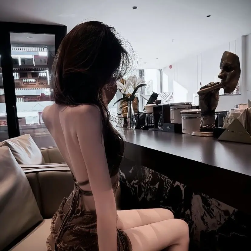mangoo._의 [GL] Met your ex at the brothel