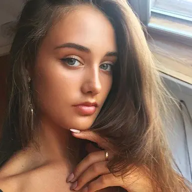 Profile image of Rosie Lewis