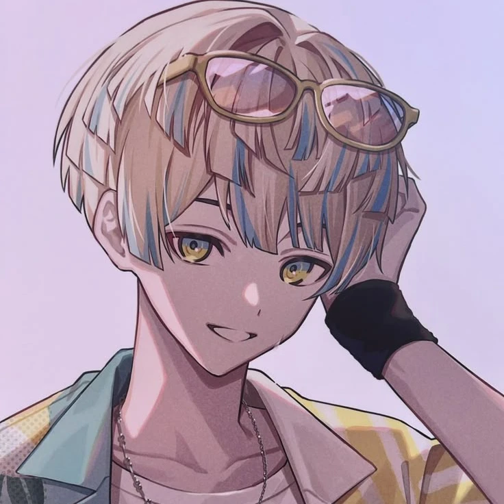 緋八マナ