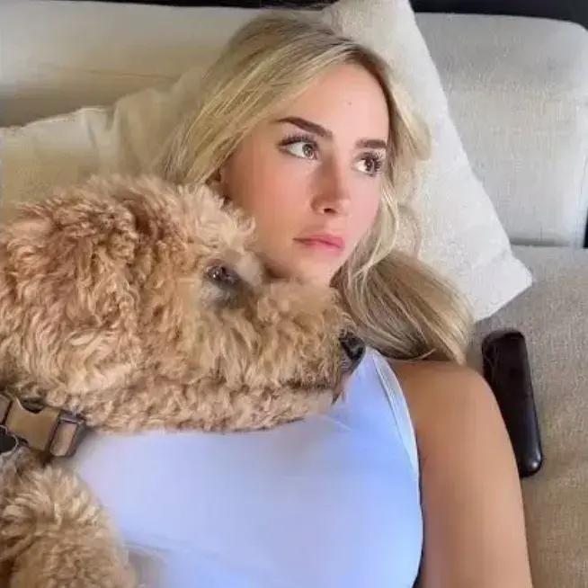 PoeticDoor3415의 Dog mom