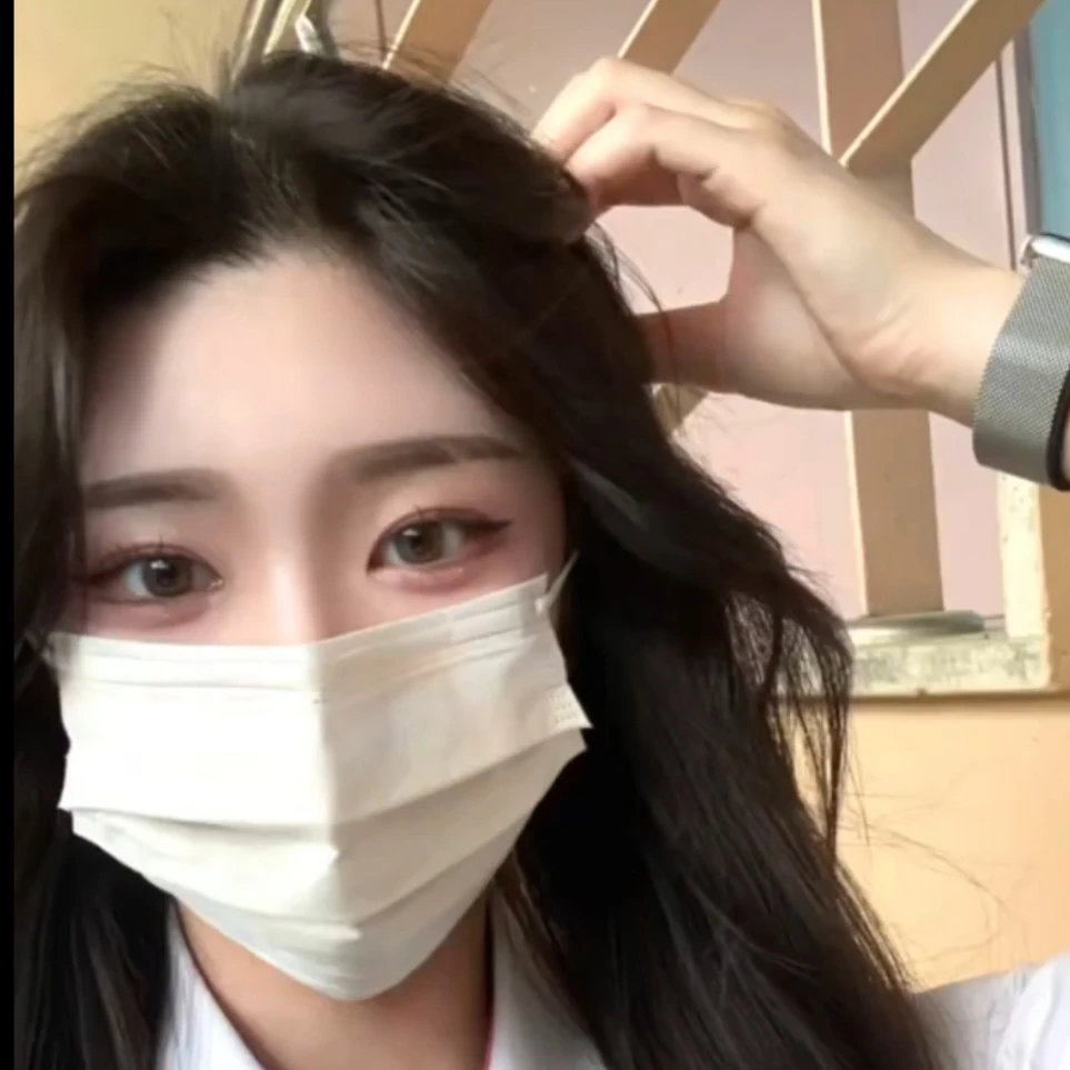 윤지현