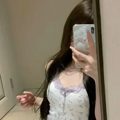 PastelCream1573의 Elara Vance