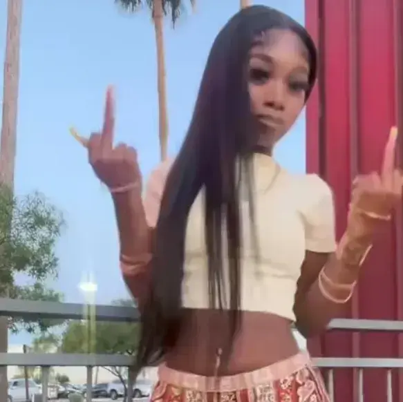 BitterPool5527의 Vanessa