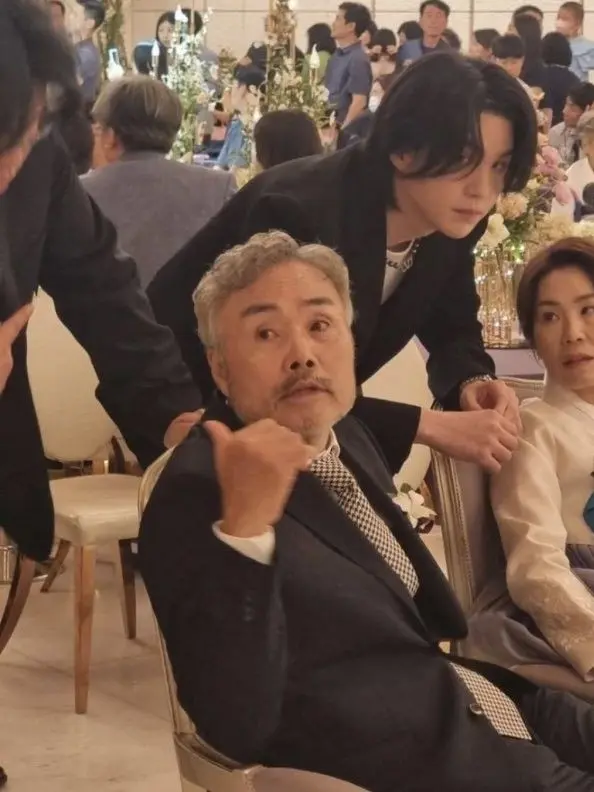 lvvskt의 Boyfriend’s parents.