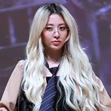 Profile image of Huh Yun-jin