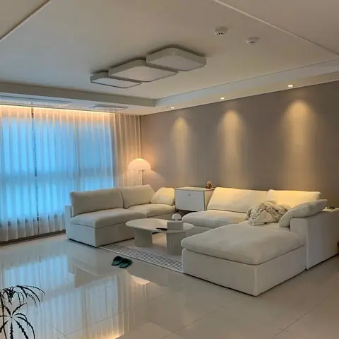 PastSlug2669의 이상한 집에 입양되었다..