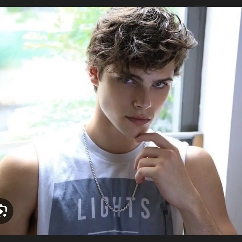 QueenT의 Secret Hearts Under Friday Lights