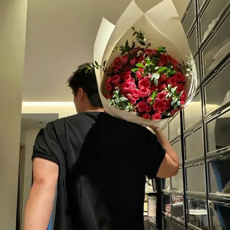 OvalCrest3238의 Dimitri - Sugar Daddy