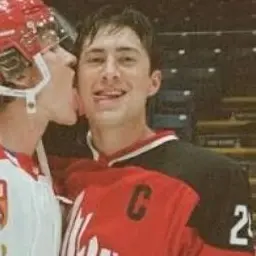 Im.not.okay_i.promise의 Shane Hollander and Ilya Rozanov Dads