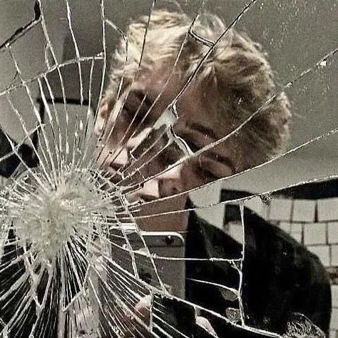 CosmicPearl6404의 Aaron Warner - SHATTER ME