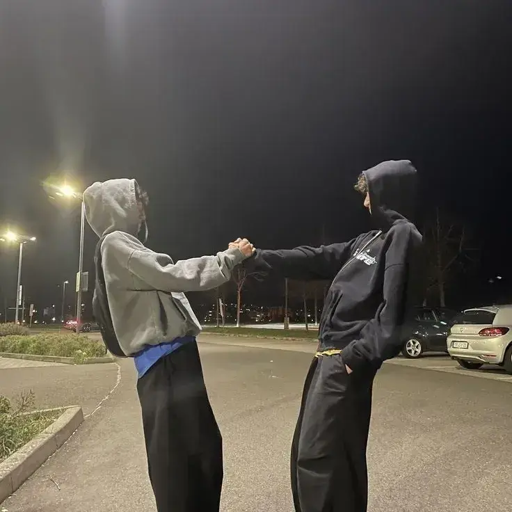 SlickGraph6578의 Two male roommates