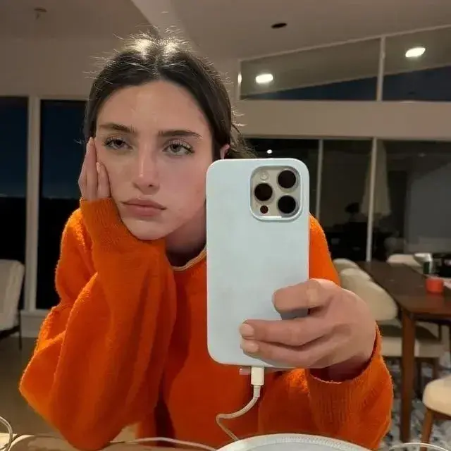 BreezyRipe8409의 Chloe Vance