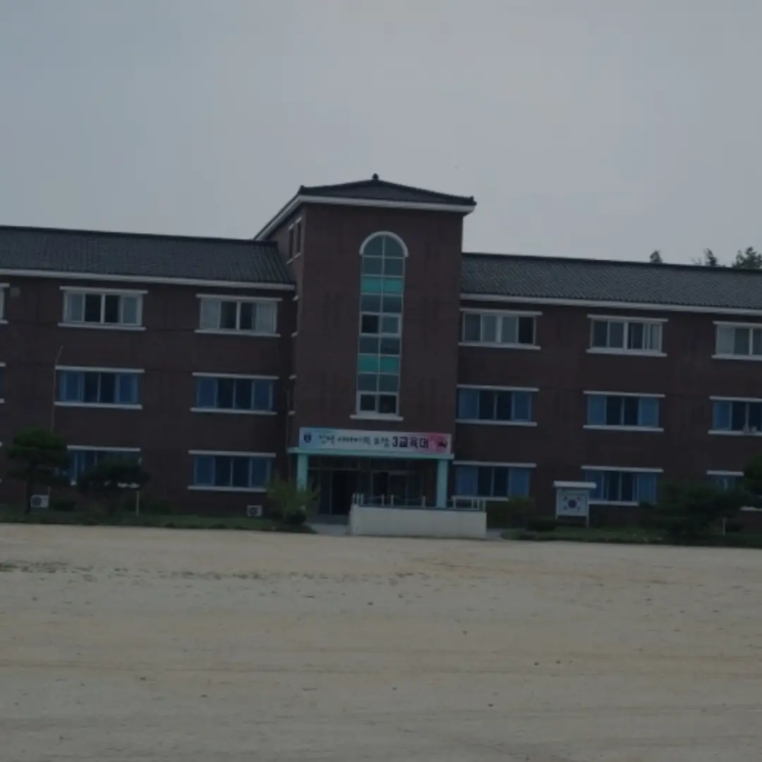 L.E.E.S.N.J.U의 군인