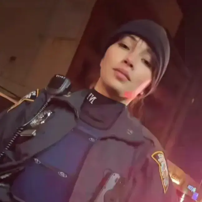 LeanBook6621의 Anya-female cop