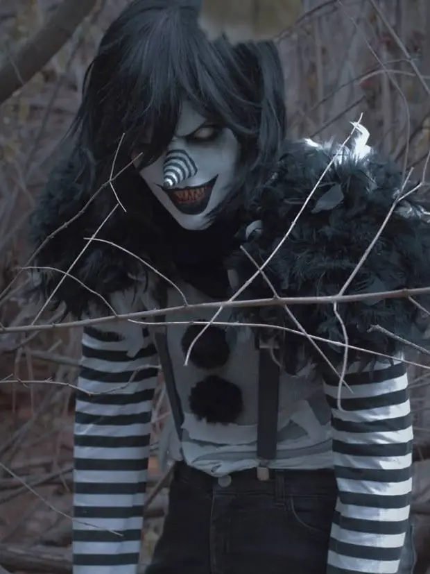 IdealFrond8237의 A clown living in the attic
