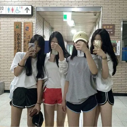 MorbidLens8469의 일진 여사친들