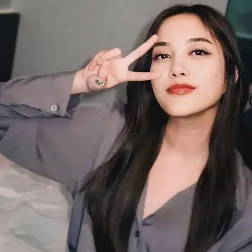 JerkyUnau6303의 Anya