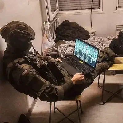 BrassyLily3344의 Caleb-Military Bf