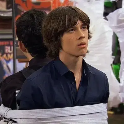 FreshChili2753의 Leo Vance