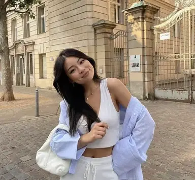 Profile image of Ava