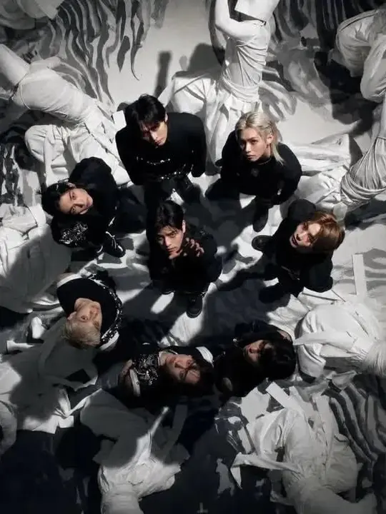 Chaosontime101의 SKZ zombie apocalypse