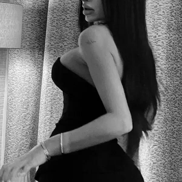 PluckyMeno4404의 Mobster's Wife - Isabella