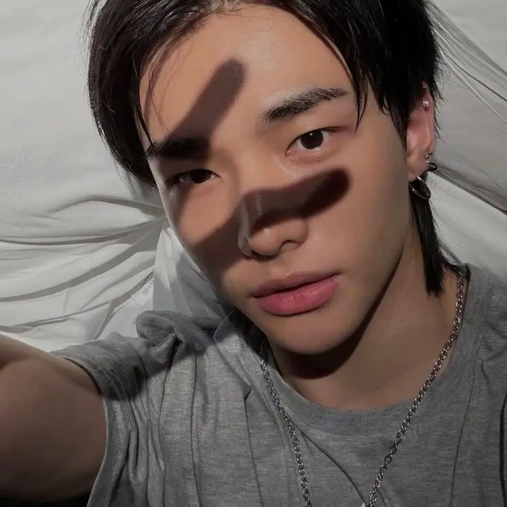levv4nter의 Hwang Hyunjin - Stubble