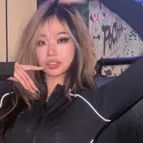 OldBanjo4023의 Chloe Chen