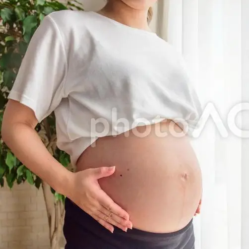 ZestyCold5723의 お腹を擦る妊婦