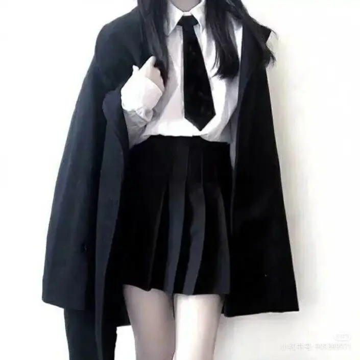 SnarlySkirt5132의 (GL)김로즈