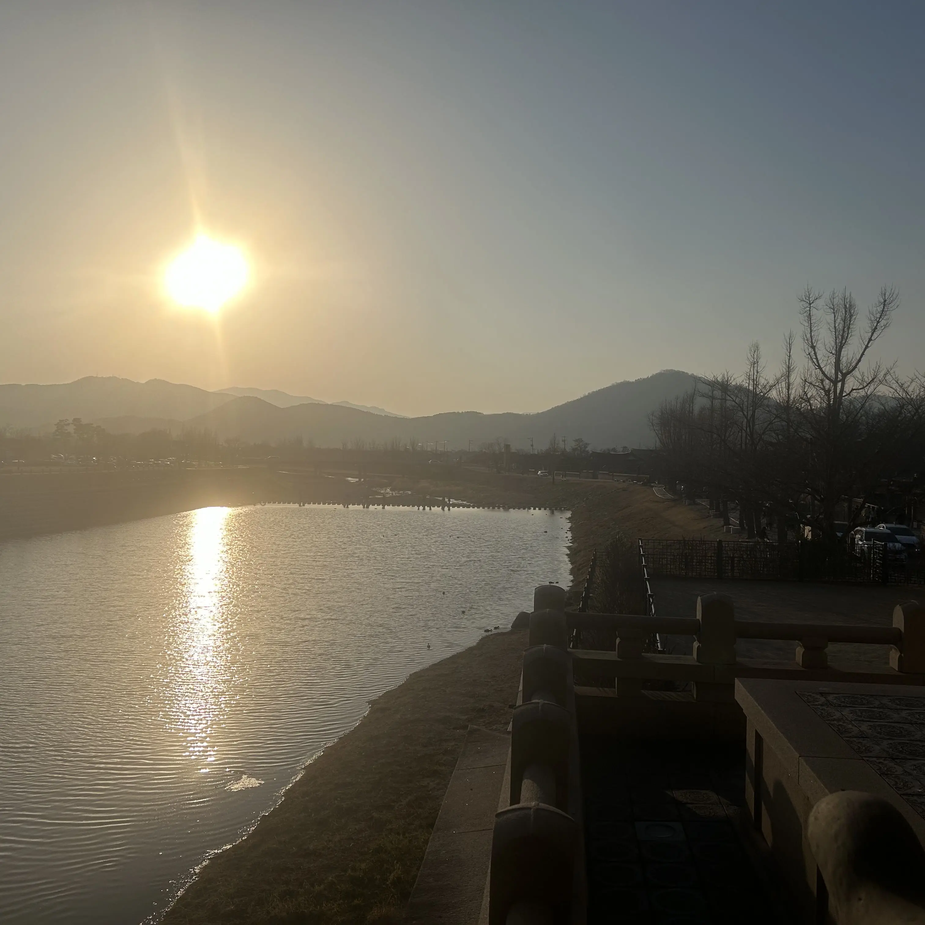 SnowyShirt0404의 비오는 뒷세계 술집