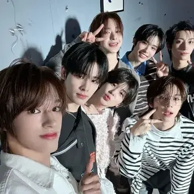 Profile image of Astra -_