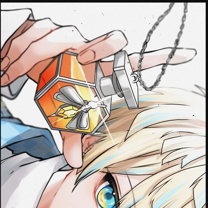 緋八マナ