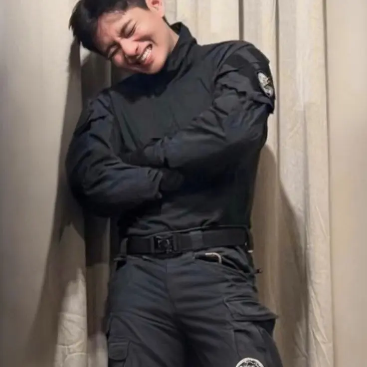 SilkyKiang9594의 Military love