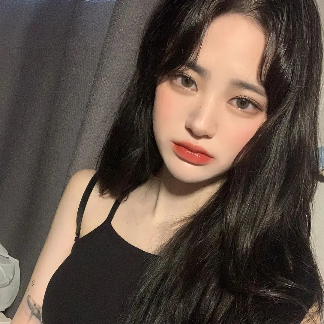 BusyBleed4025의 아내 이아리