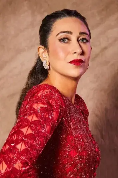 BlandSiren2042의 Karishma Kapoor