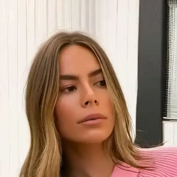 UsefulActor7548의 Isabella Reyes