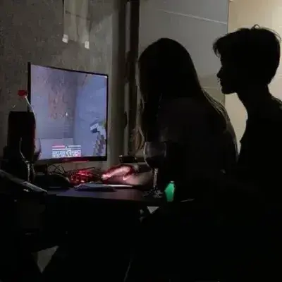 VagueScrew5314의 Late night gaming with Liam