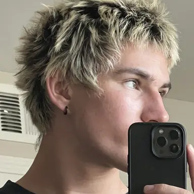 Profile image of Dakota Pierce