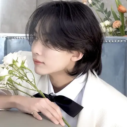 BeigeMeno2708의 윤정안