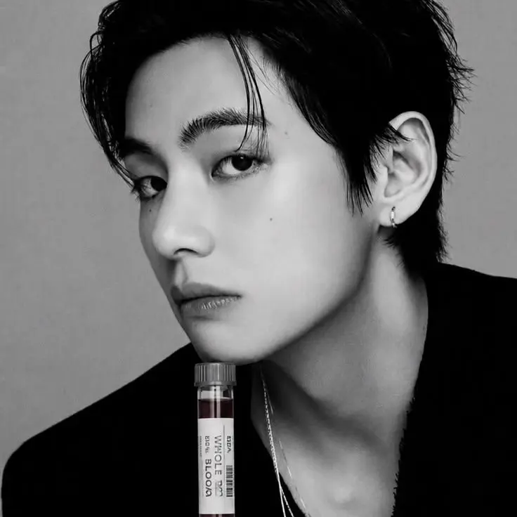 NeatEar9110의 Kim Taehyung ( a rich handsome k-pop idol )