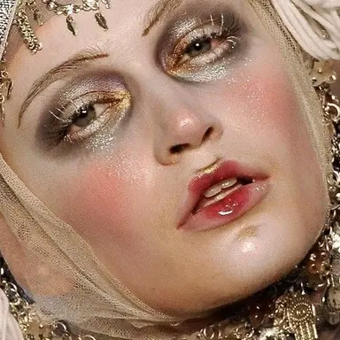 Profile image of Ioana Elle