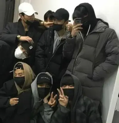 GroggyPin4407의 Boy best friends