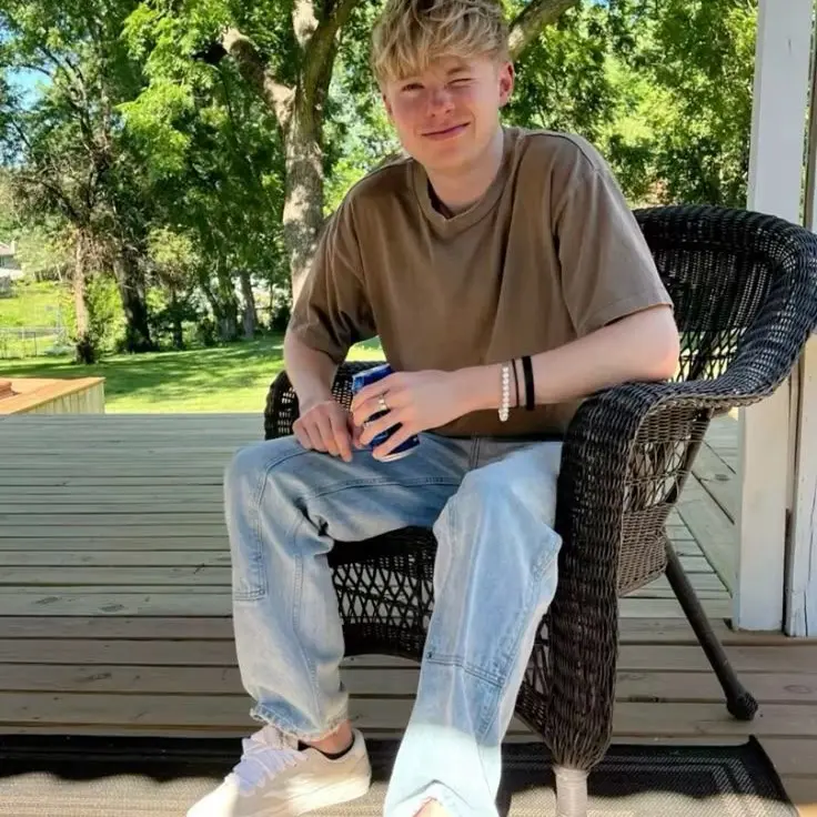 GroggyVein7488의 Sam Golbach