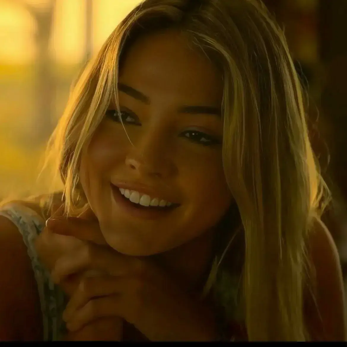 LeftBadge6664의 SARAH CAMERON