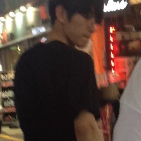 변백현